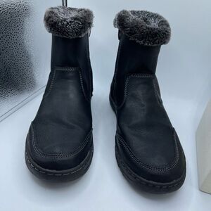 Khombu size 8 side zip faux fur ankle boots